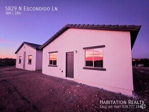 Building Photo - 5829 N Escondido Ln