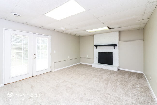 Foto del edificio - 6630 Valley Hill Dr