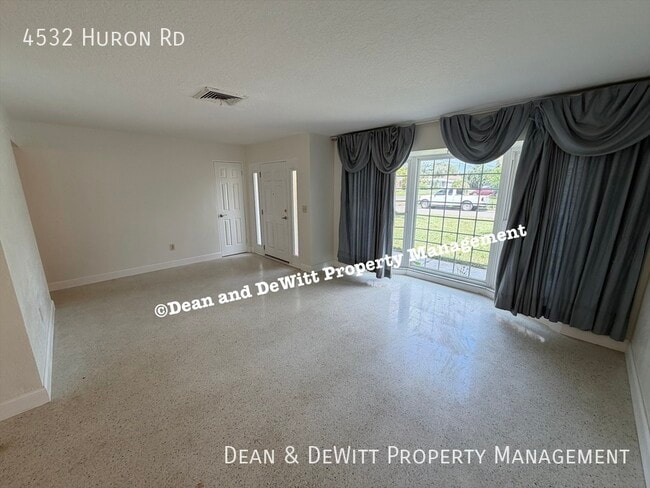 Photo - 4532 Huron Rd House