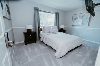 Building Photo - 5860 Newhall Dr