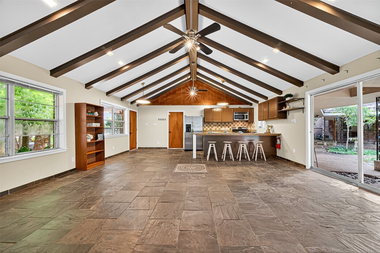 Foto principal - 4628 Roseneath Dr