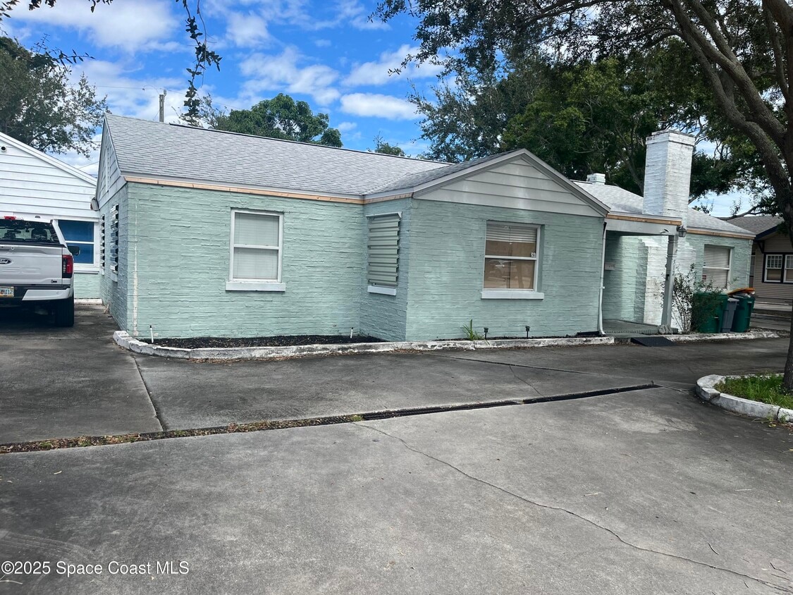 Primary Photo - 510 E Strawbridge Ave