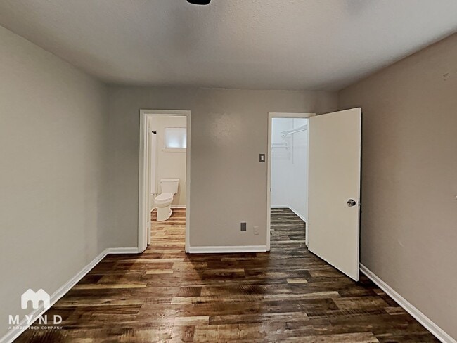 Foto del edificio - 939 N Pleasant Woods Dr