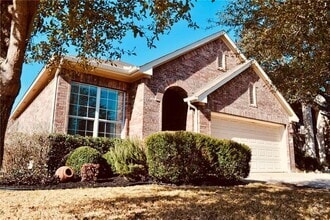 Building Photo - 600 Spanish Oak Terrace