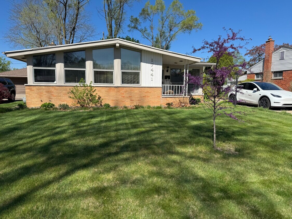 Foto principal - 17441 Pershing St
