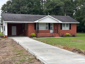 Building Photo - 427 Island Grove Rd