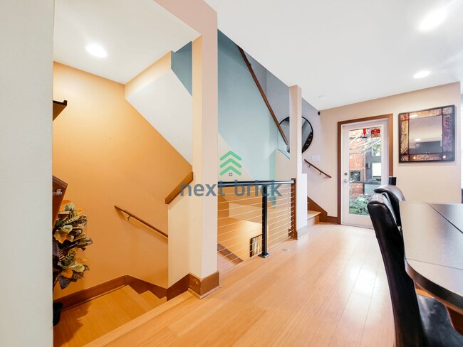 Foto del edificio - 3 BD/2.5 BA townhome in the heart of Fremont.