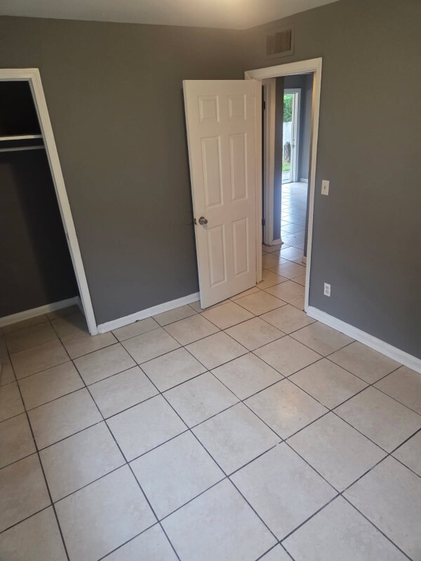 Foto del edificio - 1277 W 27th St