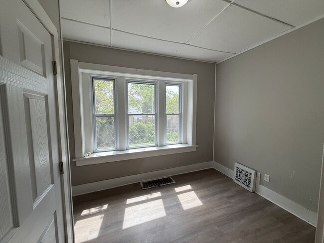 Foto del edificio - Spacious 4-Bedroom Home in the Heart of La...