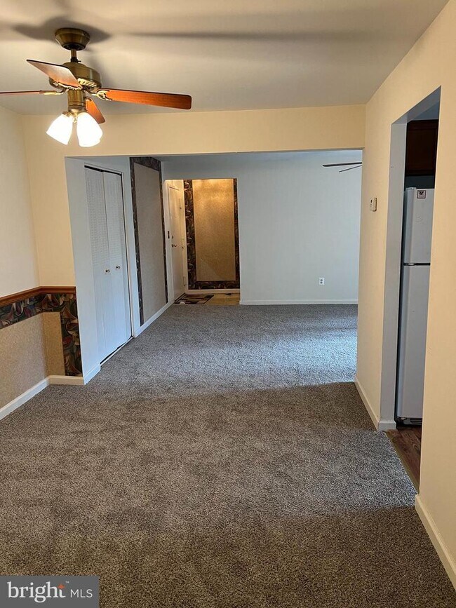 Foto del edificio - 8709 Hayshed Ln