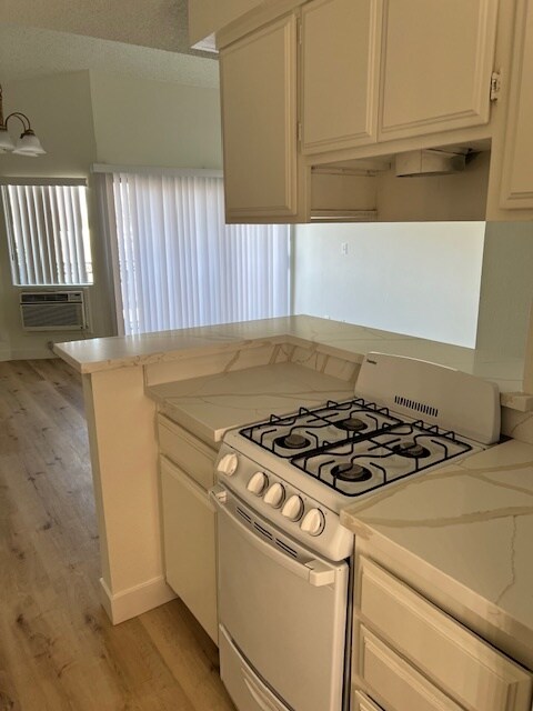 Foto del edificio - 6827 Whitsett Ave