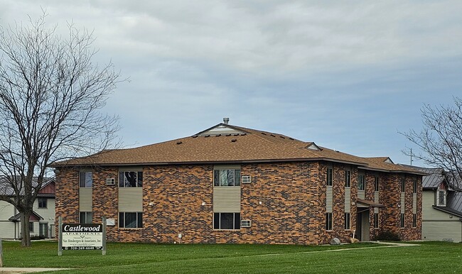 Exterior - Castlewood Knolls Apartments