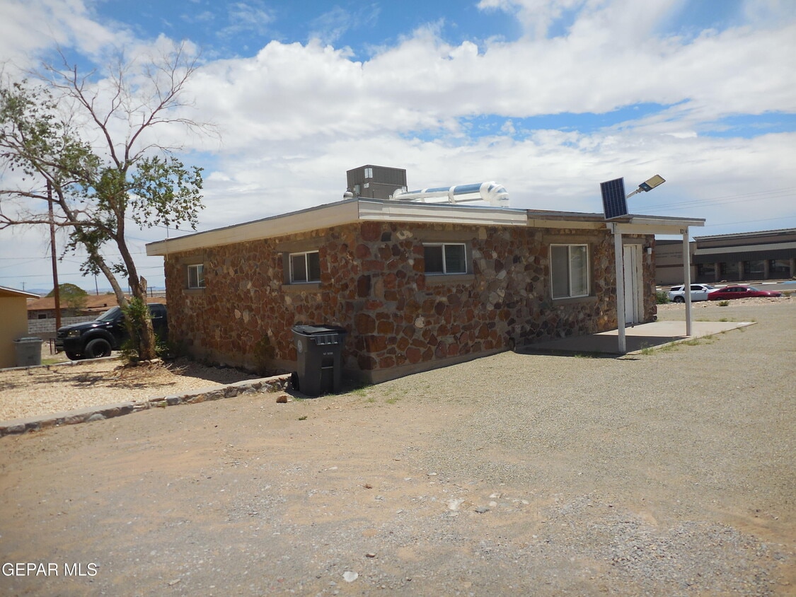 Foto principal - 8314 Mercury St