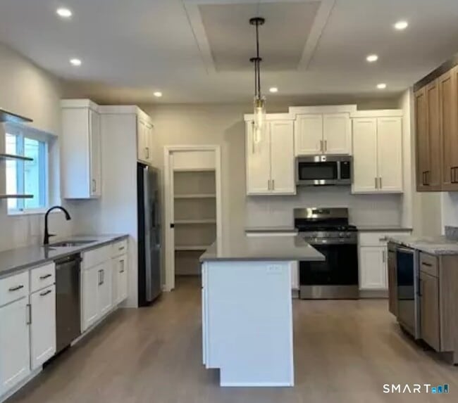 Building Photo - 62 Soundview Ave