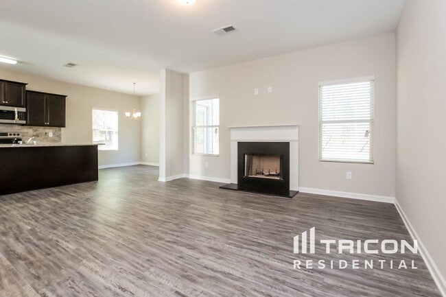 Building Photo - 357 Hawthorn Dr