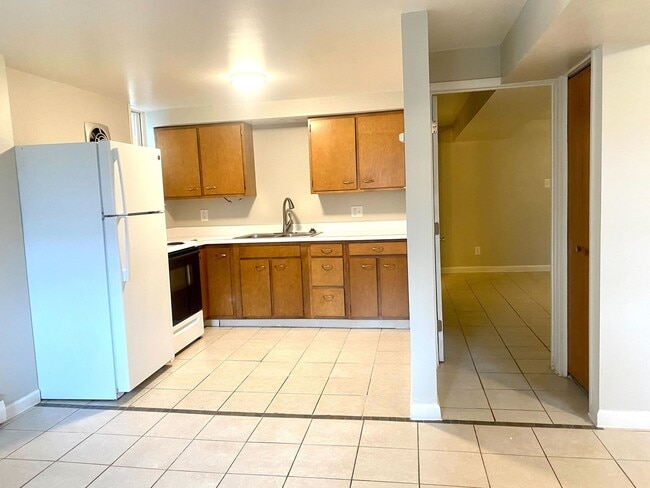 Building Photo - Webster Apartments - Newly Renovated 1 Bed...