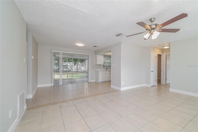 Foto del edificio - 1829 Columbine Dr