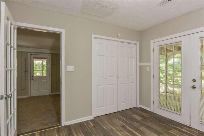 Foto del edificio - 125 Hunt Ridge Dr