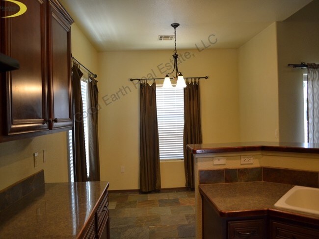 Building Photo - 936 Flora Vista Dr