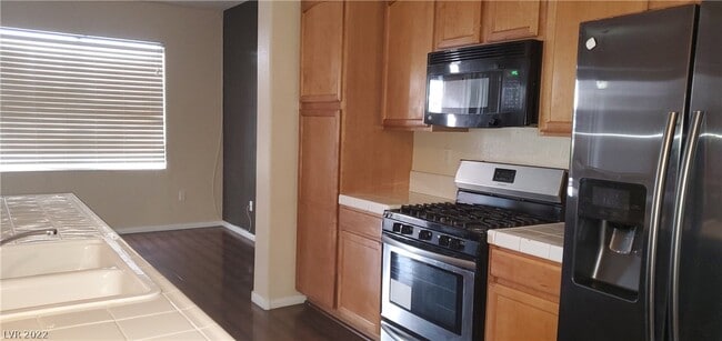 Building Photo - 700 Peachy Canyon Cir