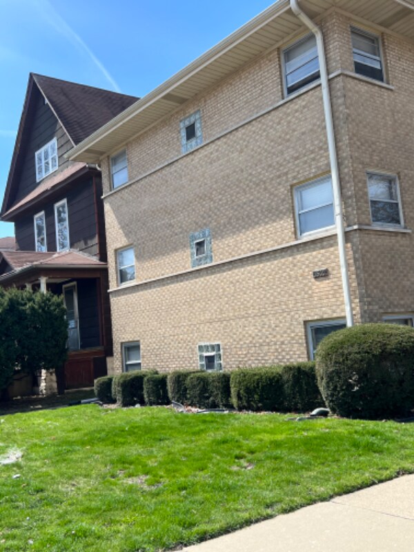Primary Photo - 3500 S Oak Park Ave