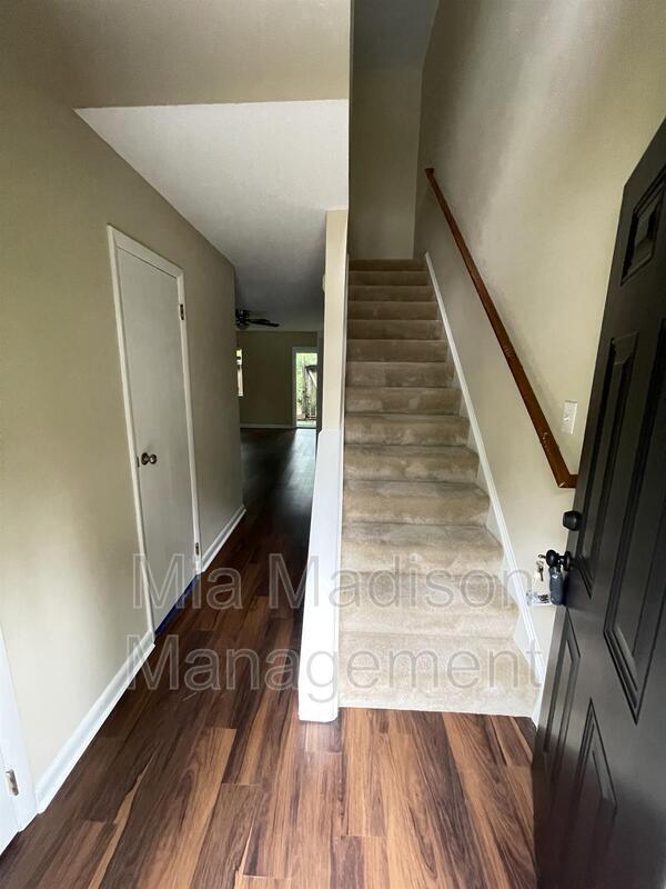 Building Photo - 10710 Egmont Rd