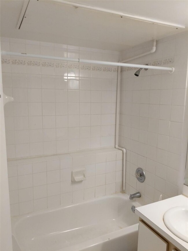 Building Photo - 761 SW 148th Ave