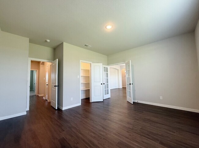 Building Photo - 104 Cottonwood Ct
