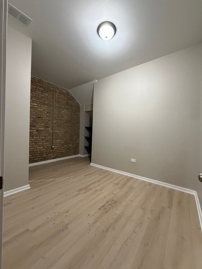 Foto del edificio - 22-26 N Pulaski Rd