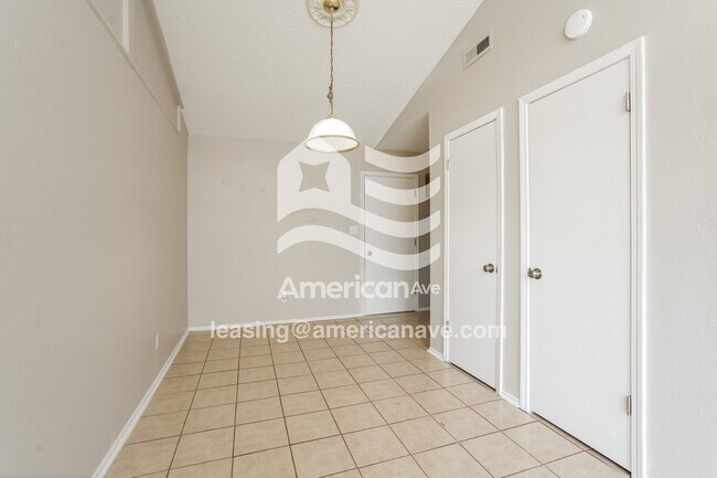 Foto del edificio - 10613 E 114th St N