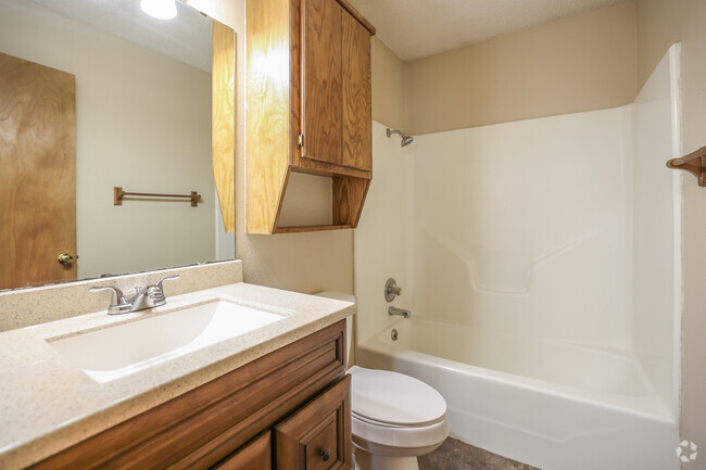 2BR, 1BA - 805SF - Bathroom - Pleasant View Apartments