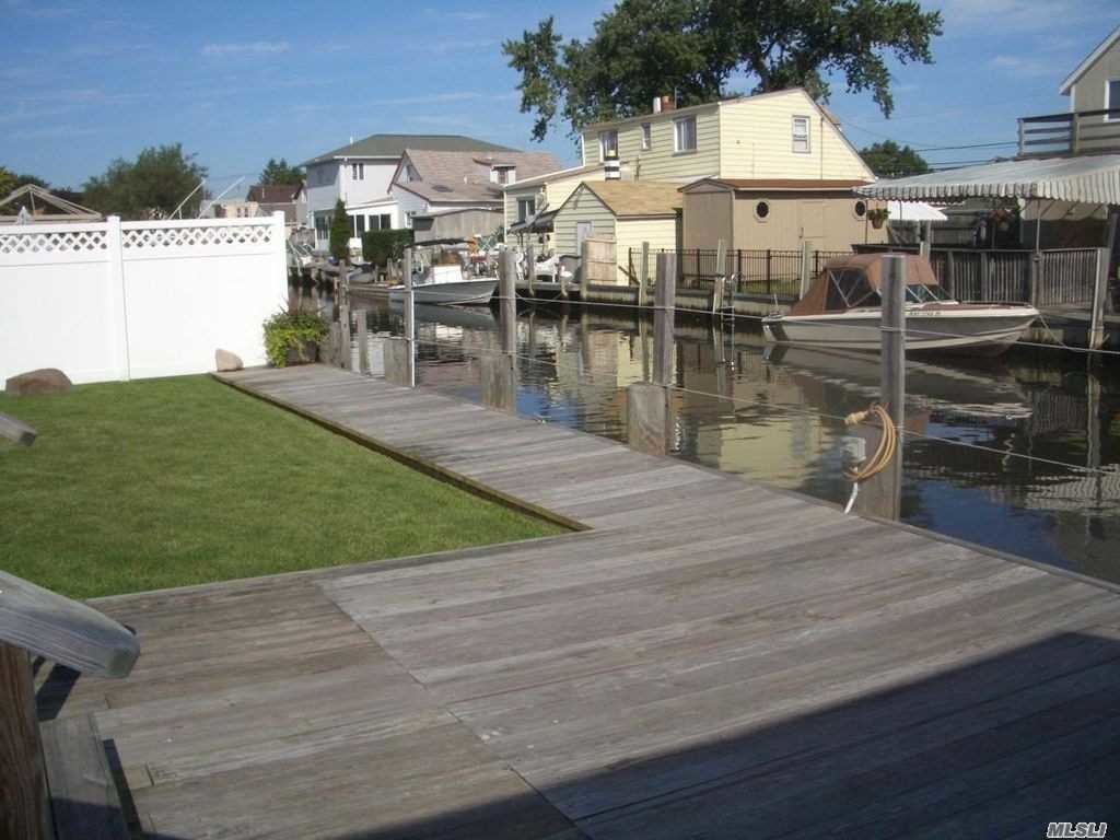 Primary Photo - 136 Beach Ave