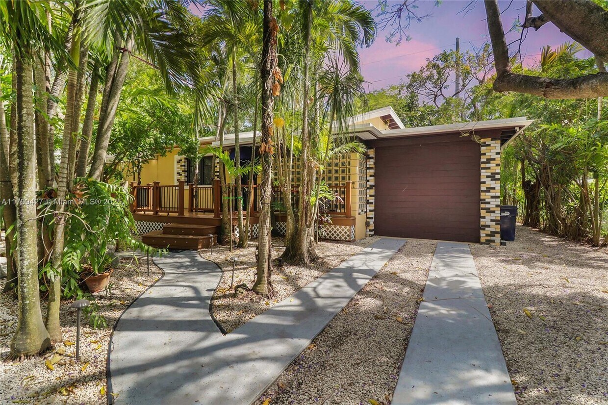 Primary Photo - 550 Quail Ave