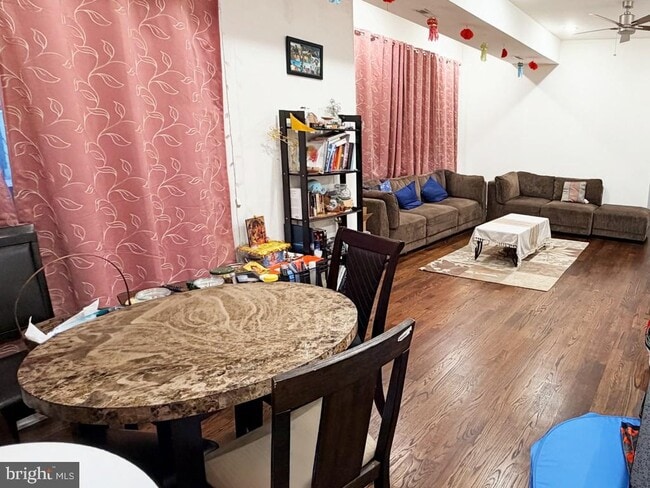 Foto del edificio - 1754 N Randolph St