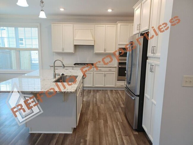 Foto del edificio - Beautiful Cul-De-Sac Home w/5 BD 4BA + Fen...