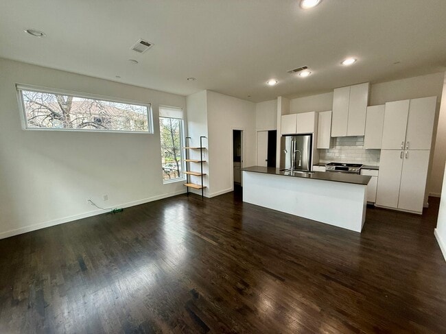 Building Photo - 4211 Delano Pl