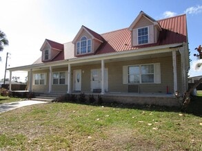 Building Photo - 6111 Shorewood Way