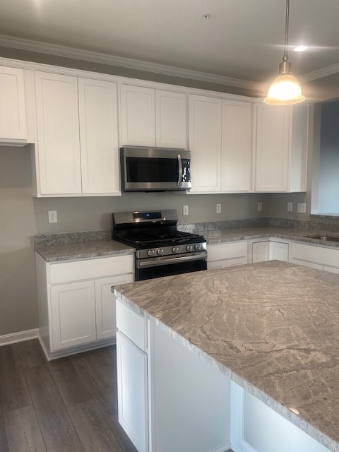 Kitchen - 183 Lockheed Dr