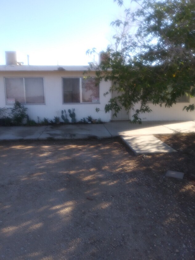 11865 Chamberlaine Way, Adelanto, CA 92301 House for Rent in Adelanto