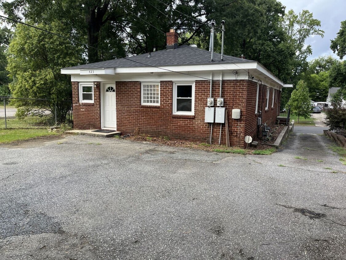 Foto principal - 2 Bed Back Unit in Uptown!