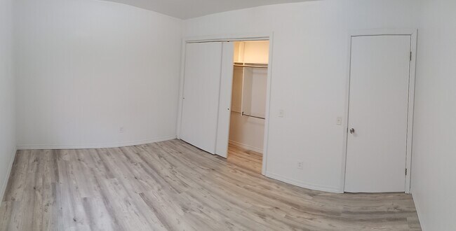 Master Bedroom - 548 E Moore St