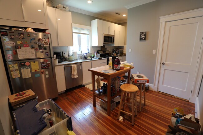 Building Photo - 148 Langdon Ave