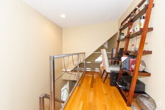 Building Photo - 928 S Wood St