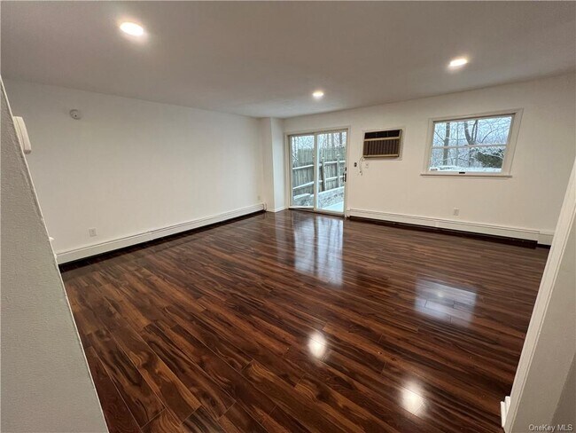 Building Photo - 30 Roundtree Ct