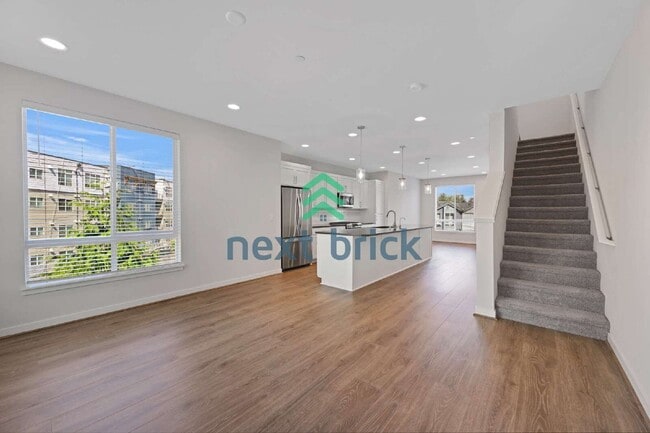 Building Photo - "Spacious 3-Bedroom Townhouse in Bothell with 3.5 Baths and 1596 Sq Ft of Comfort!"