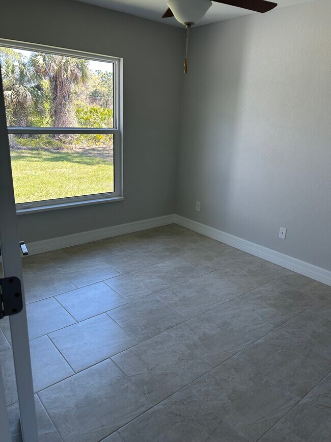 Foto del edificio - 2400 Carpenter Ln