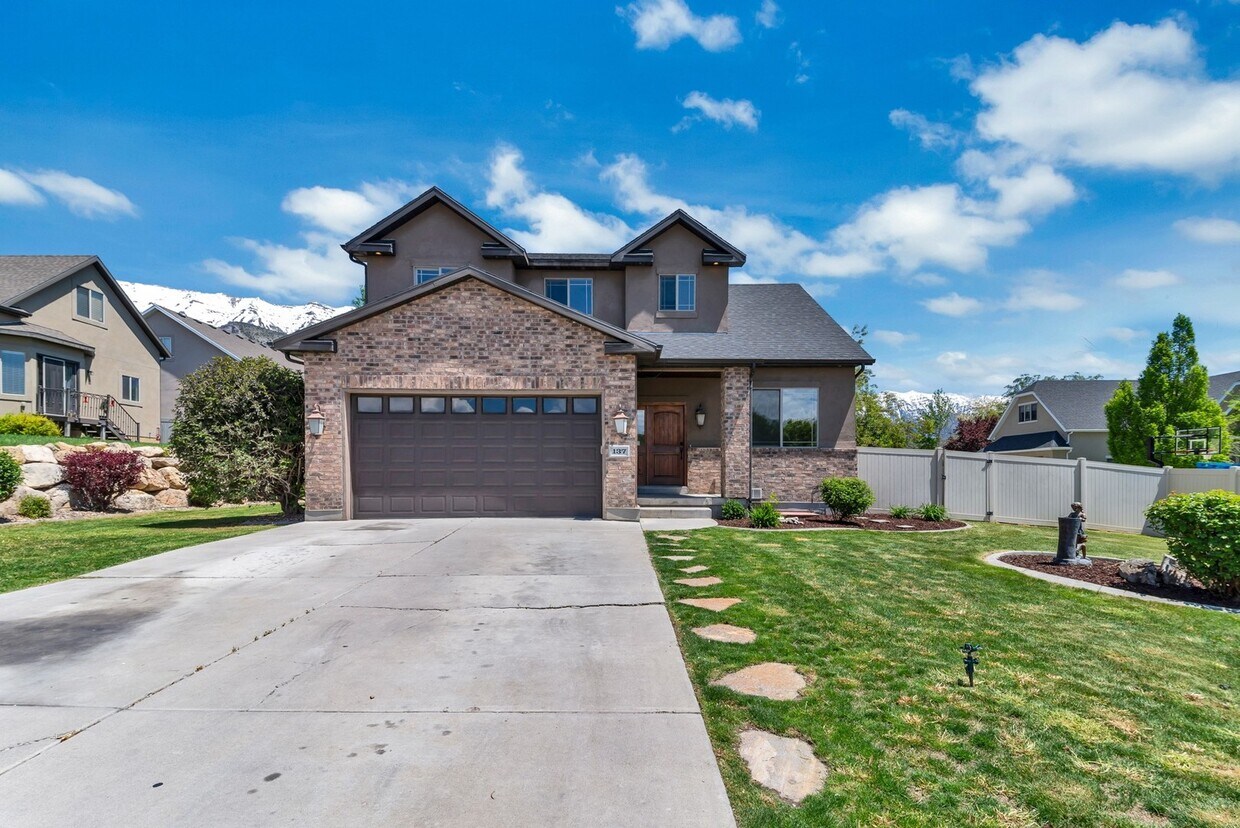 Foto principal - Beautiful home nestled in Pleasant Grove