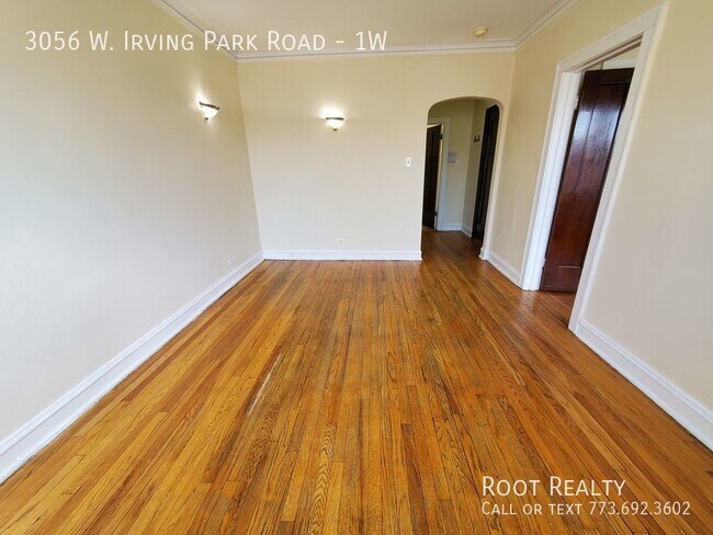 Building Photo - Irving Park East - Updated 1-Bedroom - Har...