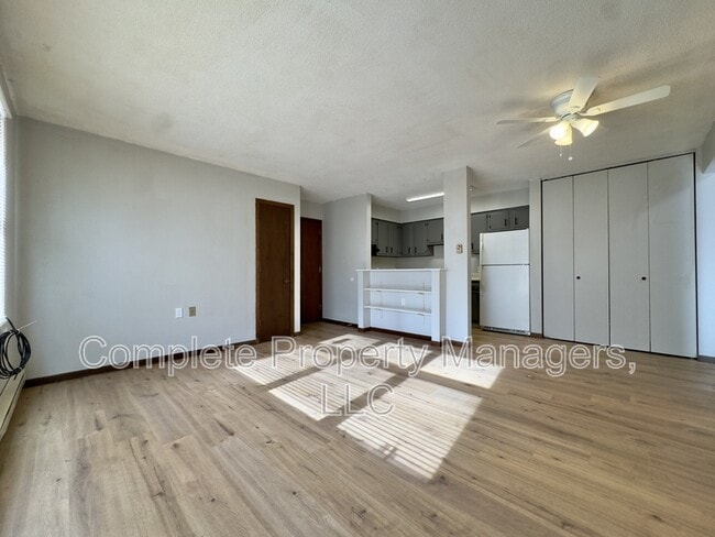 Building Photo - 208 Franke St