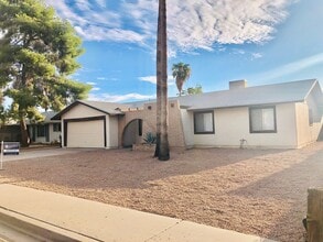 Building Photo - 6743 S Lakeshore Dr